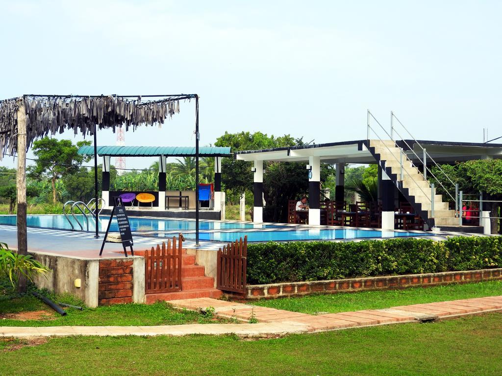Eco Hotel Black&White - Anuradhapura Mihintale Exterior foto