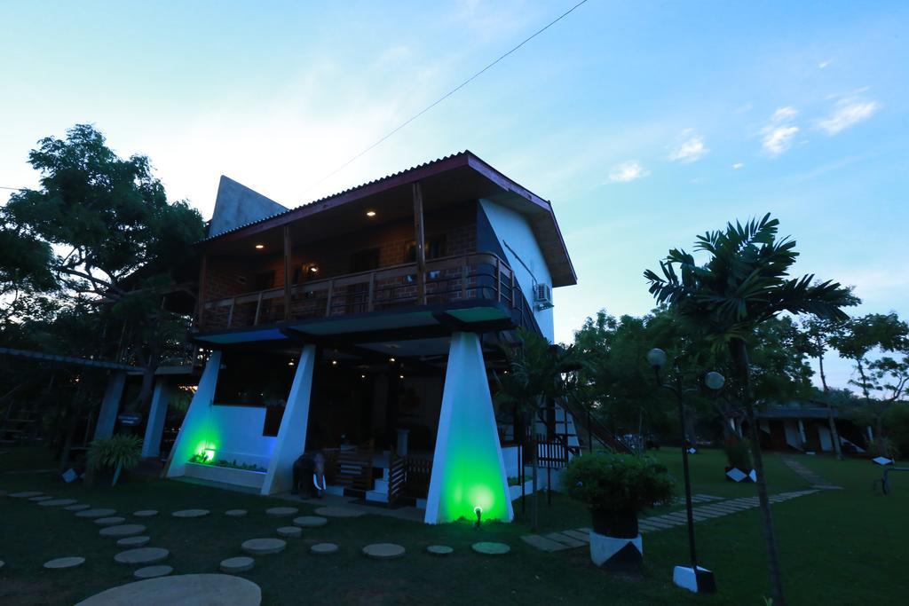 Eco Hotel Black&White - Anuradhapura Mihintale Exterior foto