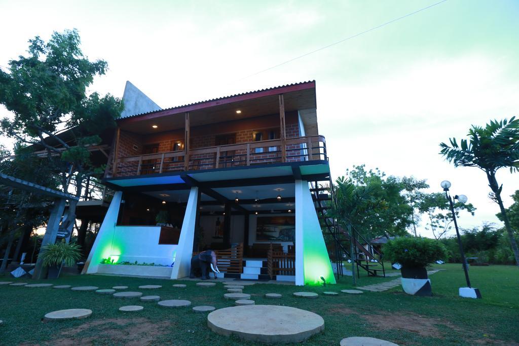 Eco Hotel Black&White - Anuradhapura Mihintale Exterior foto
