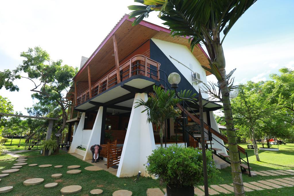 Eco Hotel Black&White - Anuradhapura Mihintale Exterior foto