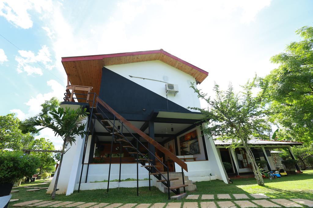Eco Hotel Black&White - Anuradhapura Mihintale Exterior foto