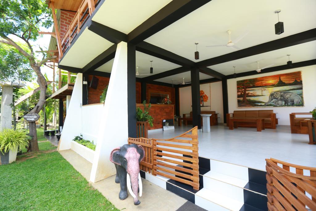 Eco Hotel Black&White - Anuradhapura Mihintale Exterior foto