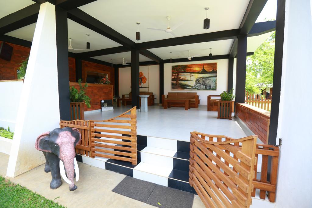 Eco Hotel Black&White - Anuradhapura Mihintale Exterior foto
