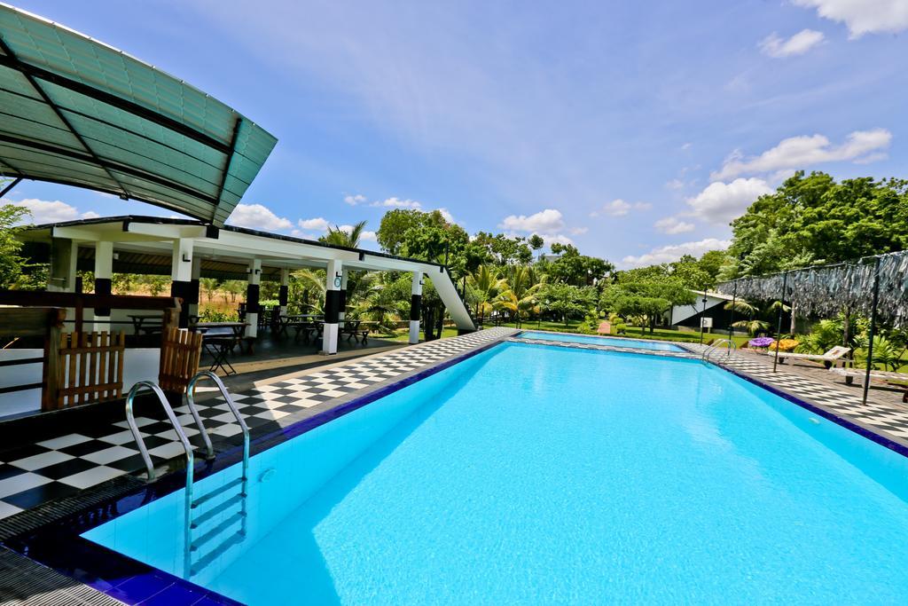 Eco Hotel Black&White - Anuradhapura Mihintale Exterior foto