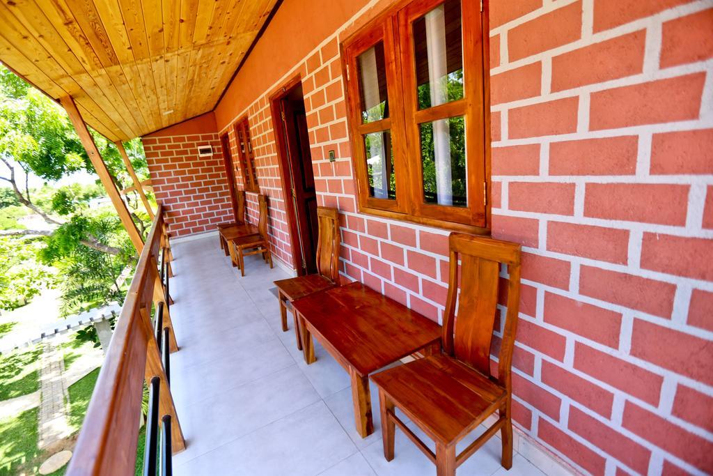 Eco Hotel Black&White - Anuradhapura Mihintale Exterior foto